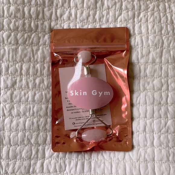 Skin Gym Rose Quartz Face Roller - Picture 5 of 6